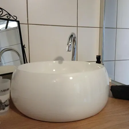Artbnb בית אירוח *